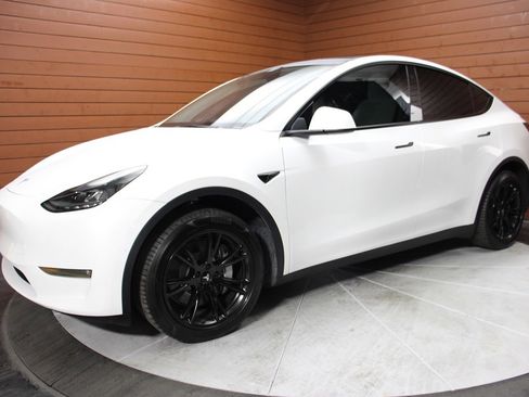 Used 2022 Tesla Model Y Long Range image 67