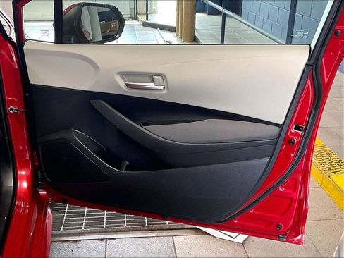 Used 2020 Toyota Corolla LE FWD image 12