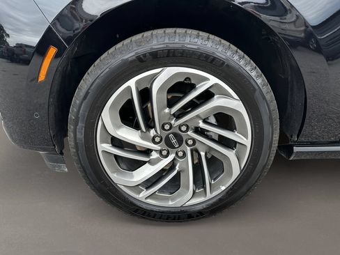Used 2025 Lincoln Navigator Reserve AWD/4WD image 9