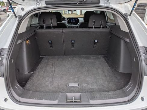Used 2025 Chevrolet Trax LS FWD image 25