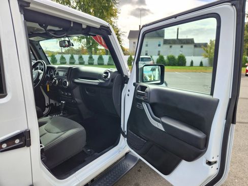 Used 2017 Jeep Wrangler Unlimited Sahara w/ Max Tow Package image 33