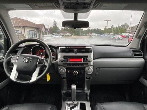 Used 2011 Toyota 4Runner SR5 w/ Premium Pkg w/Leather RWD image 12
