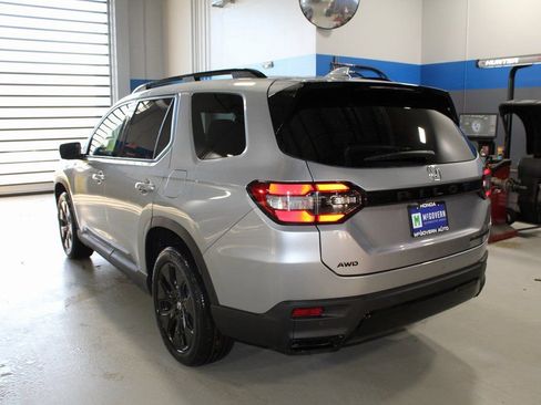 New 2026 Honda Pilot Black Edition image 9