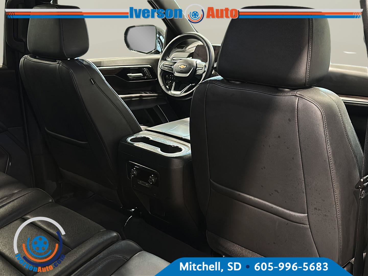 Used 2025 Chevrolet Suburban LT AWD/4WD image 32