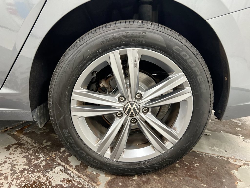 Used 2024 Volkswagen Jetta SE FWD image 25