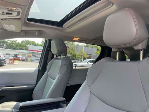 Certified 2025 Toyota Sienna XLE FWD image 23
