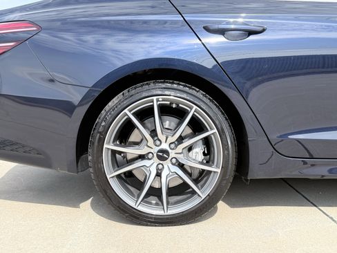 Used 2026 Genesis G70 2.5T image 10