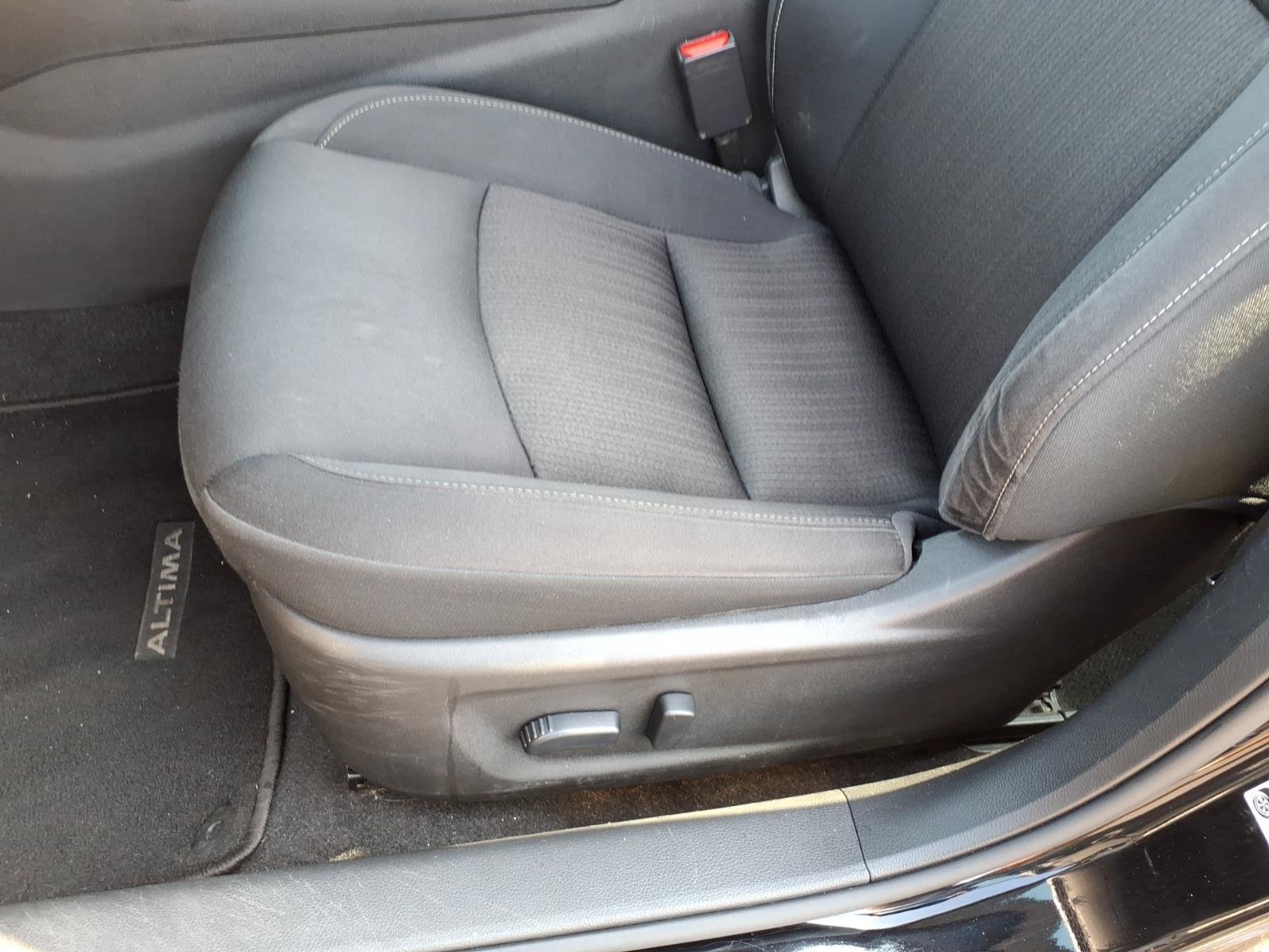 Used 2024 Nissan Altima 2.5 SV FWD image 4