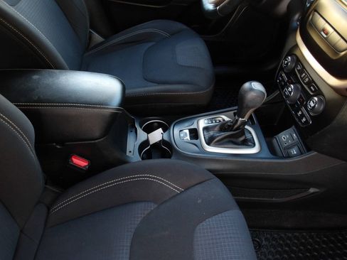 Used 2015 Jeep Cherokee Latitude w/ Comfort/Convenience Group FWD image 18