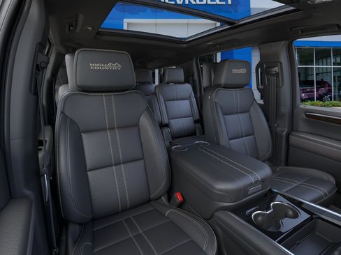 New 2026 Chevrolet Suburban High Country AWD/4WD image 16