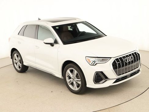 Certified 2023 Audi Q3 2.0T Premium w/ Convenience Package AWD/4WD image 40