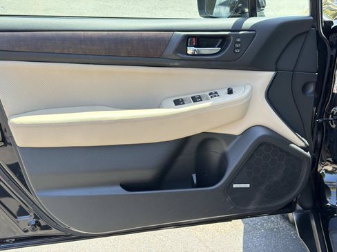 Used 2017 Subaru Outback 3.6R Limited AWD/4WD image 16