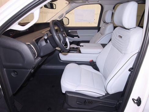 New 2025 Ford Expedition Platinum w/ Platinum Ultimate Package image 11