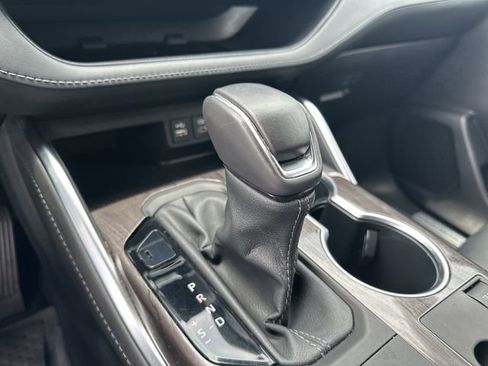 Used 2023 Toyota Highlander Limited AWD/4WD image 15