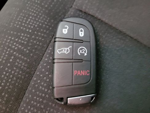 Used 2015 Chrysler 200 Limited w/ Convenience Group FWD image 32