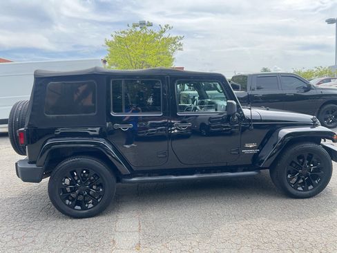 Used 2015 Jeep Wrangler Unlimited Sahara w/ Connectivity Group AWD/4WD image 6