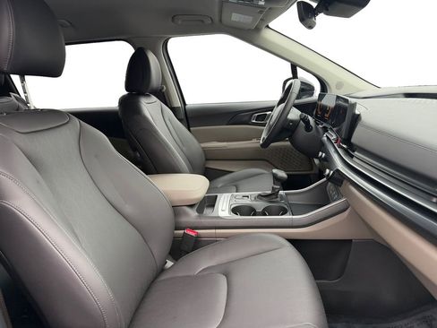 Used 2025 Kia Carnival image 15