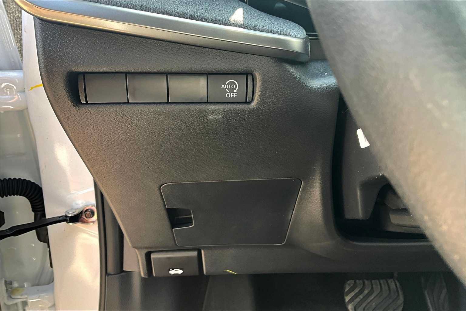 Used 2025 Nissan Kicks SV FWD image 15