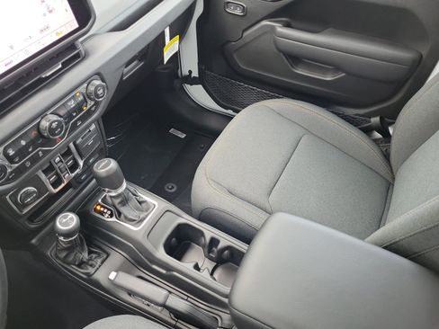 New 2025 Jeep Gladiator Sport image 15