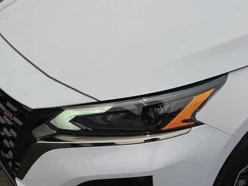 Used 2023 Nissan Altima 2.5 SR FWD image 9