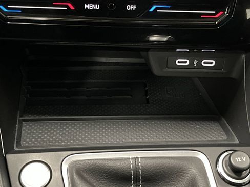 Used 2025 Volkswagen Jetta SE image 23