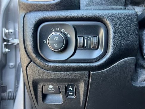 Used 2020 RAM 1500 Laramie AWD/4WD image 18