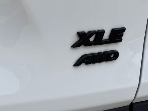 Used 2022 Toyota RAV4 XLE AWD/4WD image 27