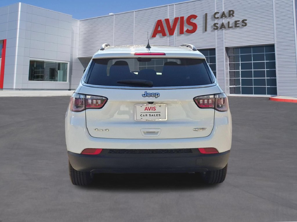 Used 2025 Jeep Compass Latitude w/ Sun & Sound Group AWD/4WD image 6