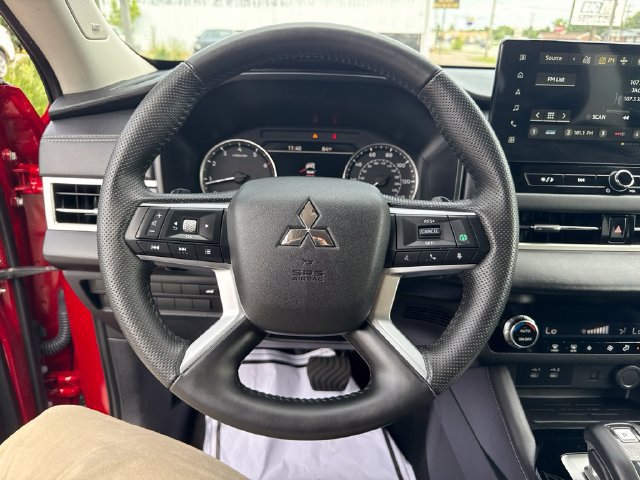 Used 2025 Mitsubishi Outlander AWD image 25