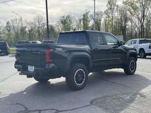 Used 2024 Toyota Tacoma TRD Off-Road image 5