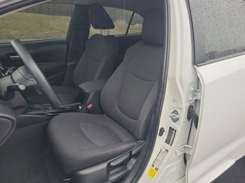 Used 2021 Toyota Corolla LE image 19