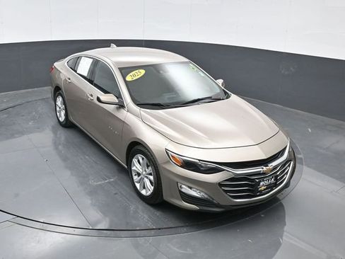 Used 2025 Chevrolet Malibu LT FWD image 1