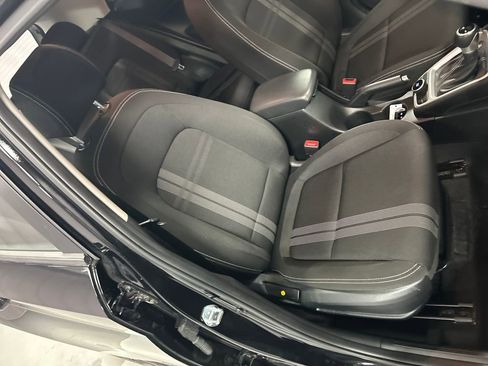 Used 2025 Hyundai Venue SEL FWD image 24