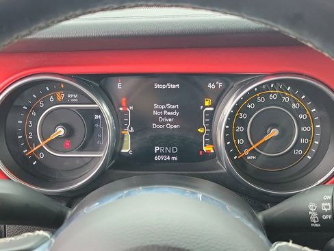 Used 2020 Jeep Wrangler Unlimited Sahara w/ Dual Top Group AWD/4WD image 23