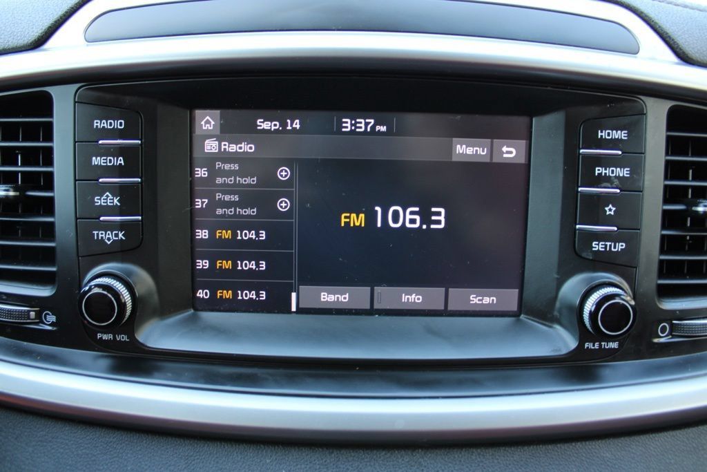Used 2019 Kia Sorento AWD image 16