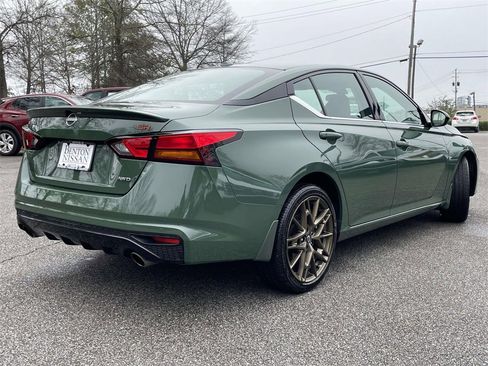 Used 2025 Nissan Altima 2.5 SR w/ SR Premium Package image 3