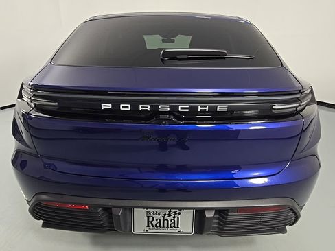 Used 2024 Porsche Macan 4 Electric image 5