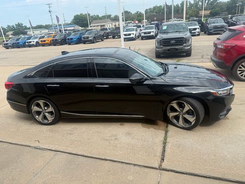 Used 2018 Honda Accord Touring image 9