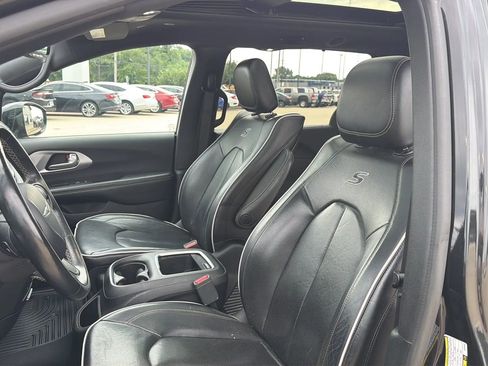 Used 2018 Chrysler Pacifica Limited w/ Advanced Safetytec Group FWD image 48