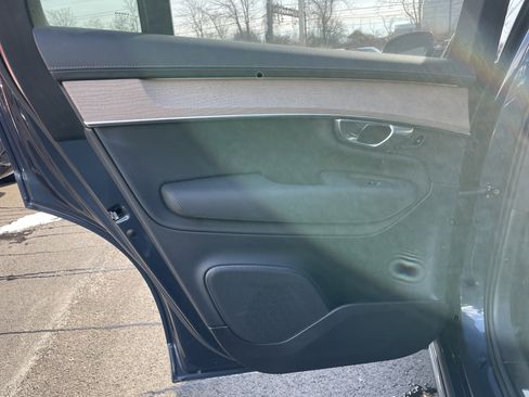 Used 2025 Volvo XC90 B6 Plus image 31