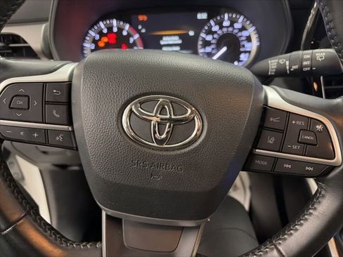 Used 2023 Toyota Highlander LE image 19