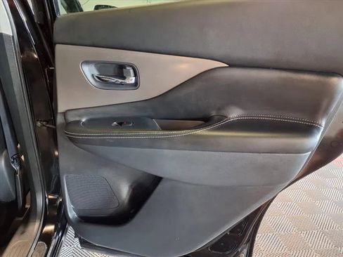 Used 2023 Nissan Murano SV AWD/4WD image 11