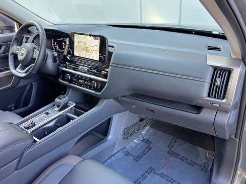 Used 2025 Nissan Pathfinder Platinum w/ Cargo Package AWD/4WD image 13