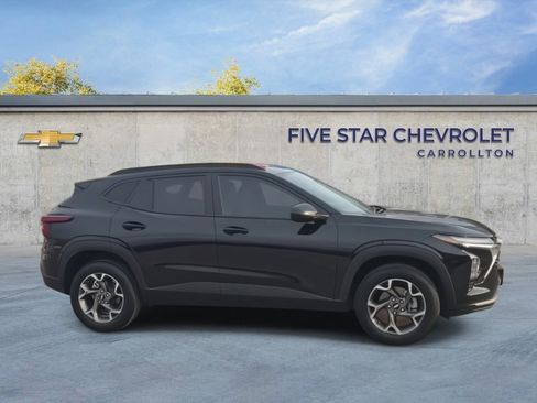 Used 2024 Chevrolet Trax LT image 9