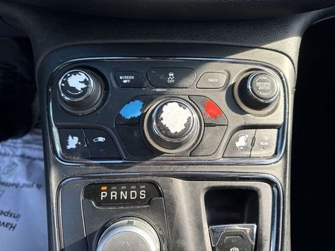 Used 2015 Chrysler 200 S FWD image 24