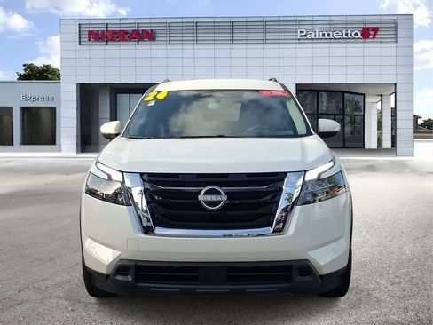 Certified 2024 Nissan Pathfinder SV FWD image 2