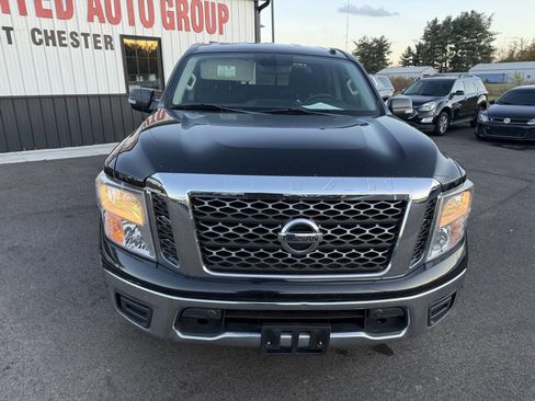 Used 2018 Nissan Titan SV w/ SV Convenience Package image 3