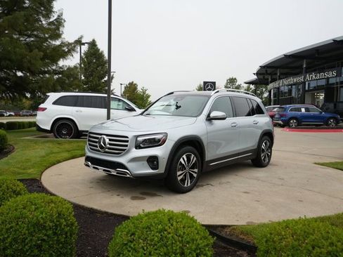 Used 2026 Mercedes-Benz GLB 250 4MATIC image 3