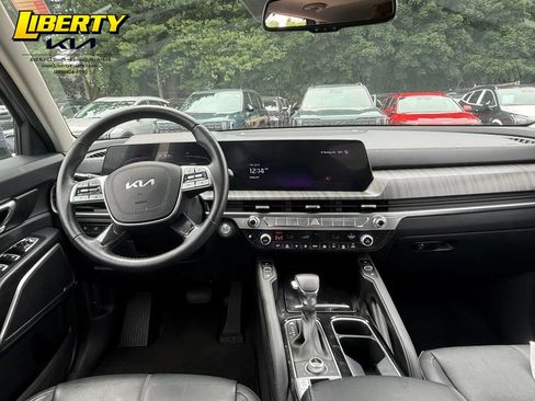 Used 2024 Kia Telluride EX w/ EX Captain's Chair Package AWD/4WD image 12