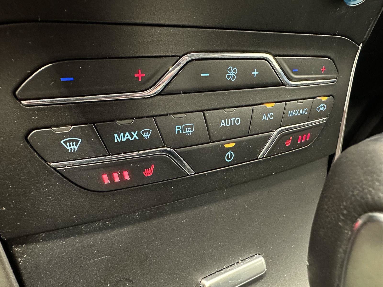 Used 2018 Ford Edge SEL w/ Equipment Group 201A AWD/4WD image 25